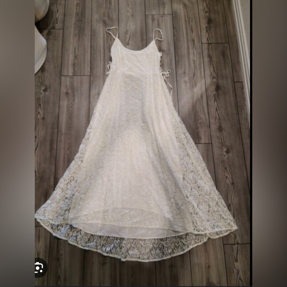 Hollister, white lace dress midi - (size medium ) - Picture 2 of 8